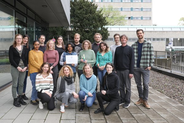 Group photo with Green Lab Certificate
